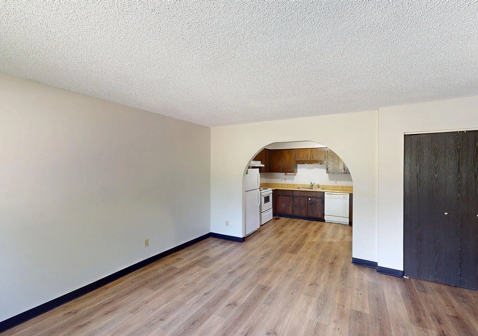 2 bed, 800 sqft, $1,100 — Photo 1