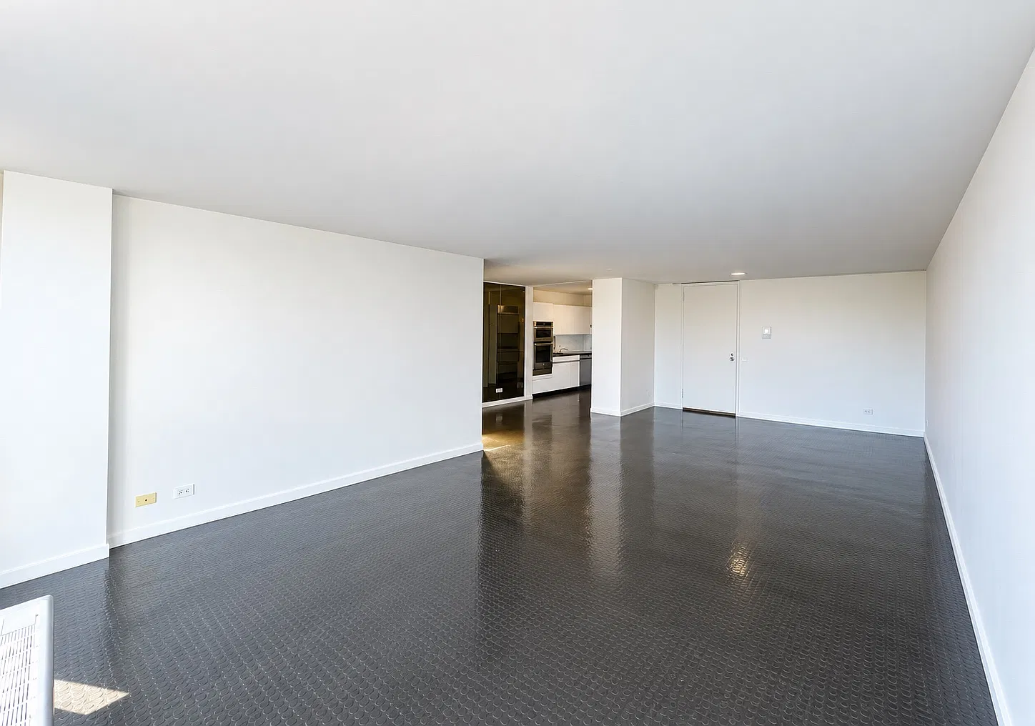 2400 N Lakeview Ave — Photo 2