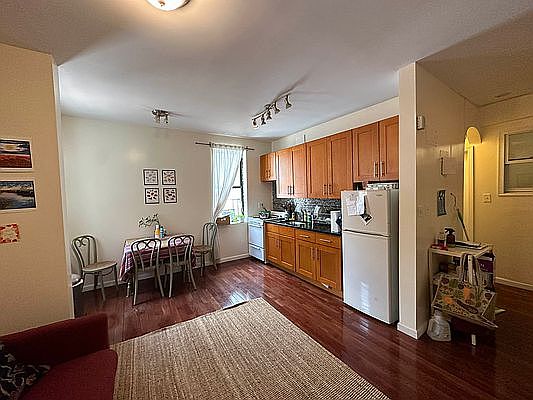 4th image of 20 Crooke Ave APT 6E