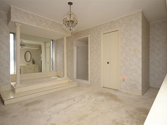 5th image of 1600 Glasgow Dr