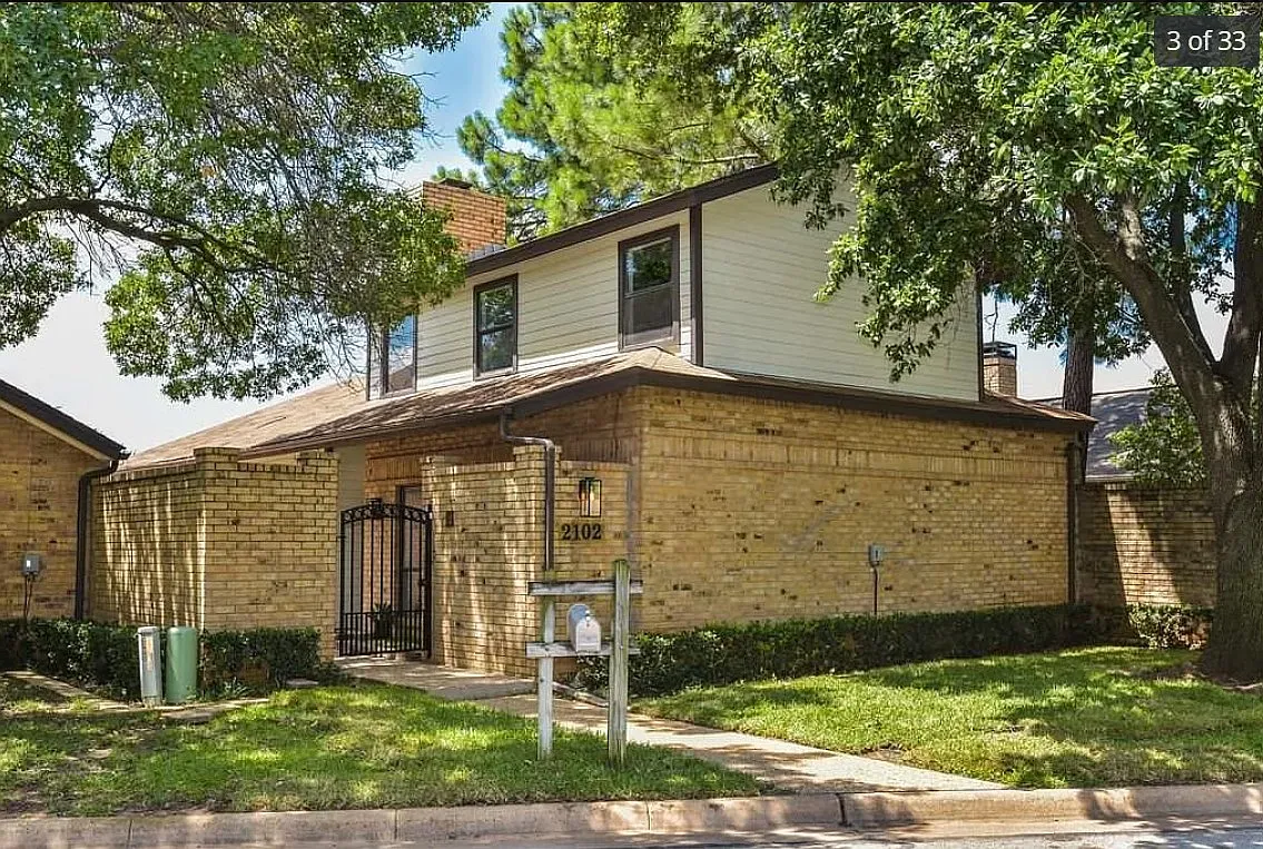 3 bed, 2.5 bath, 2264 sqft, $3,000 — Photo 2