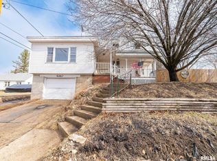 1101 Ann Eliza St, Pekin, IL 61554