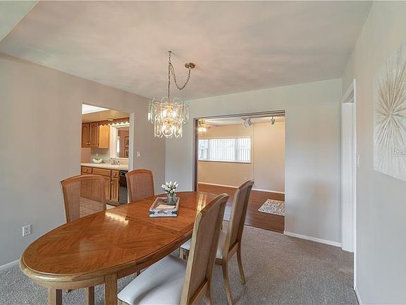 5th image of 808 University Dr W