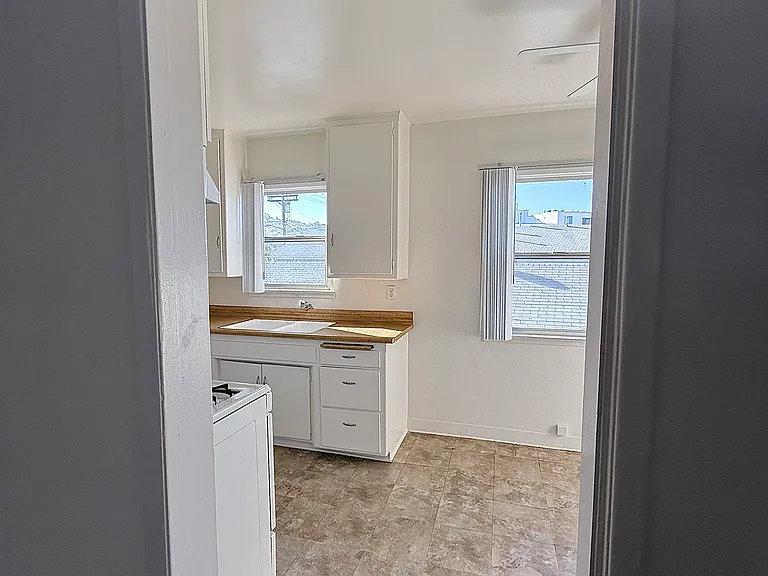 8429 Glenoaks Blvd #4 — Photo 4