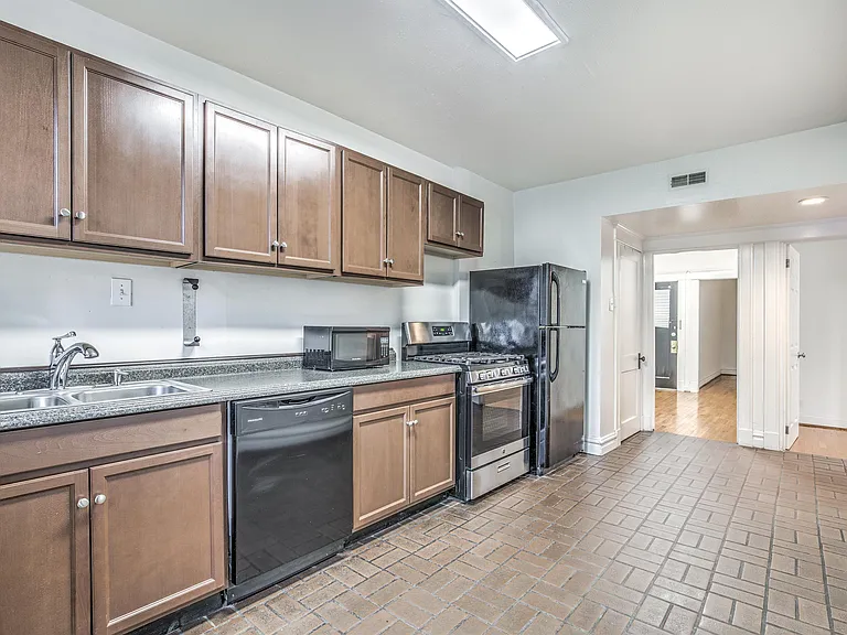 1722 Waverly Pl — Photo 43