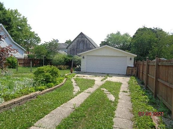 5th image of 203 S 7th St