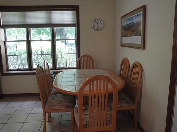 5th image of 7 Sandalwood Ct