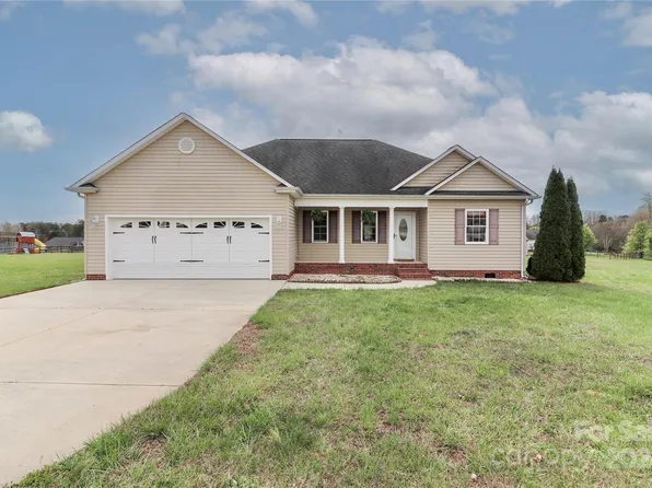 3700 Fieldhaven Ct, Maiden, NC 28650