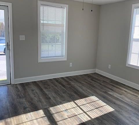 3rd image of 407 Deck St Unit A