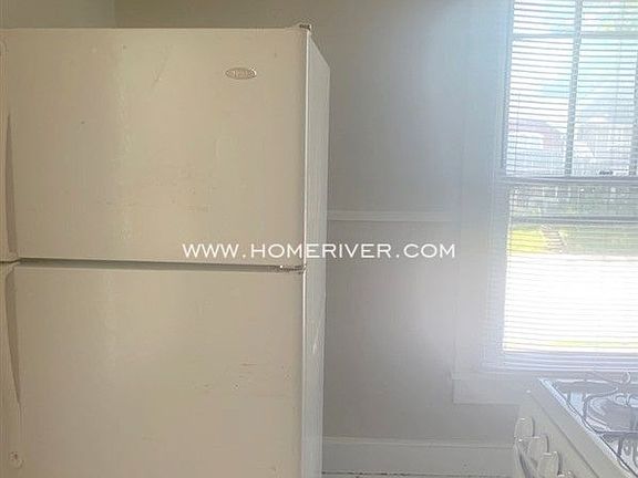 3rd image of 3614 E Washington St APT 4