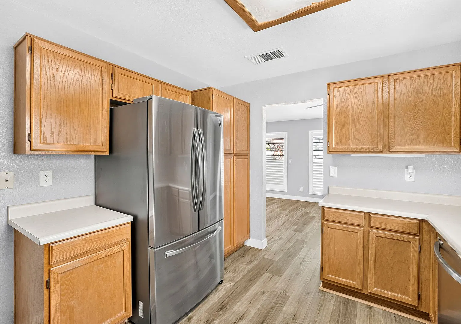 Beautiful Single-Story in Green Valley — Photo 4