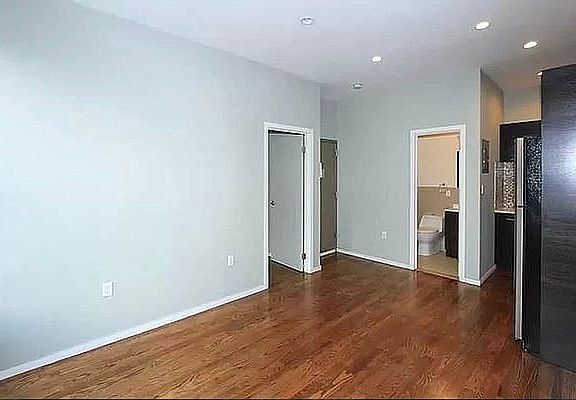 5th image of 171 Hancock St APT 3