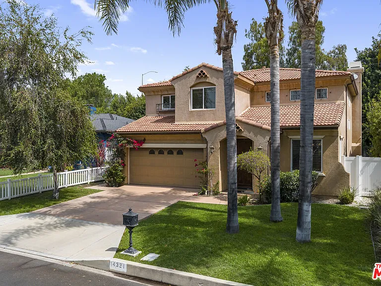14321 Hortense St — Photo 3