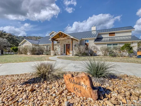 67 Stepping Stone, ConCan, TX 78838