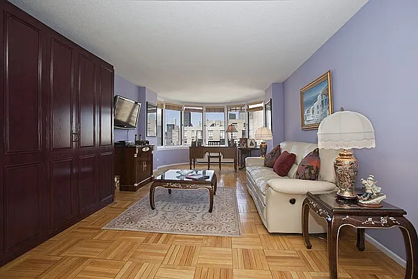 Sold by R New York | media 2