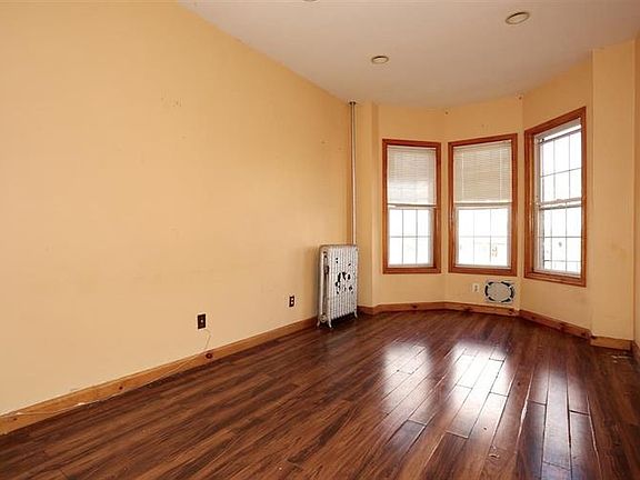 3rd image of 145 Lexington Ave