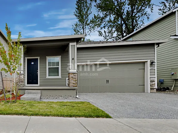 1609 W 15th St, La Center, WA 98629