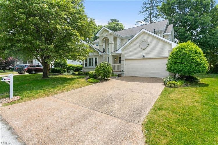 1st image of 204 Hollingsworth Ct