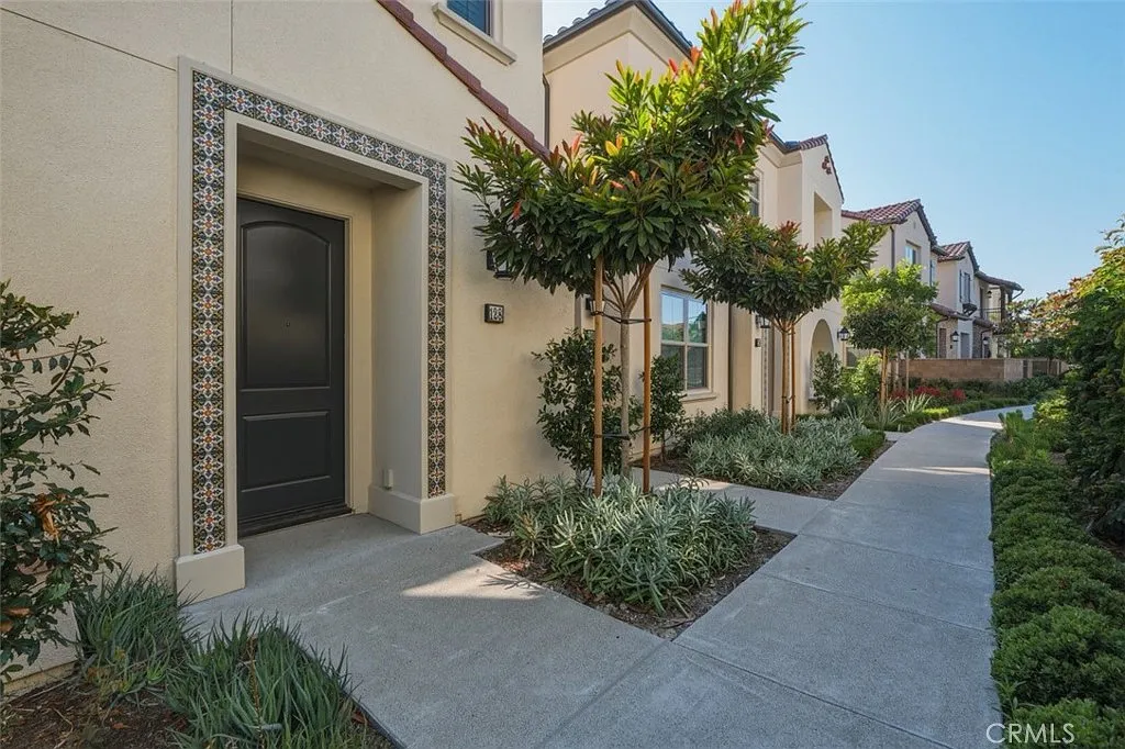 Building Photo - 128 Newburry