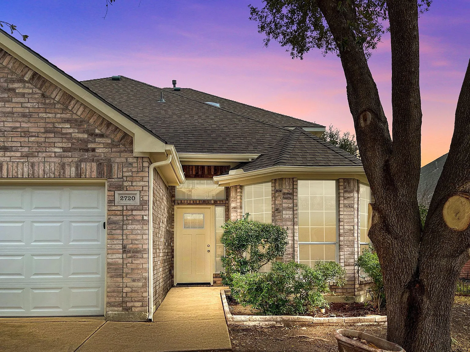 5 bed, 2719 sqft, $3,580 — Photo 1