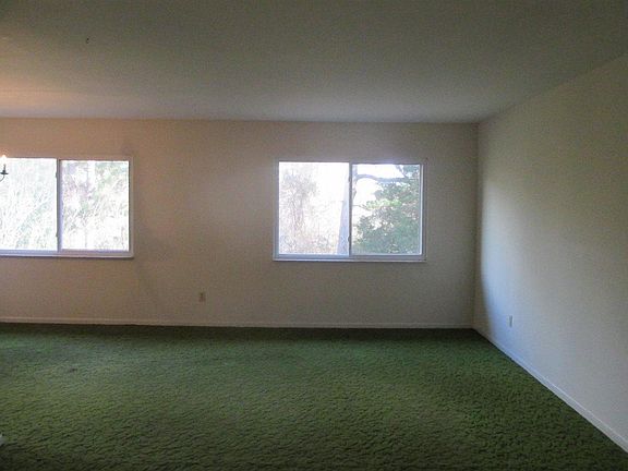 5th image of 1918 Broyhill Ln