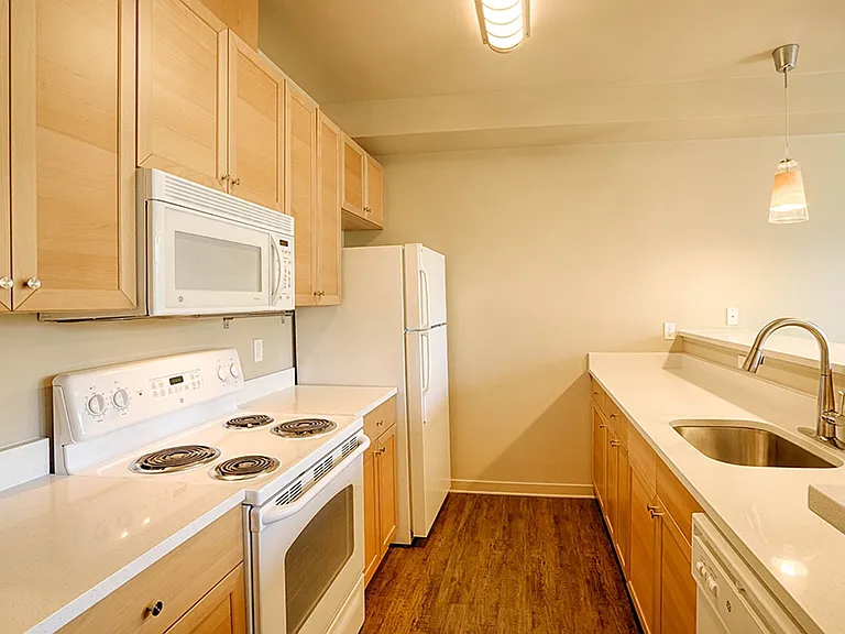 Saxe Apartments — Photo 23