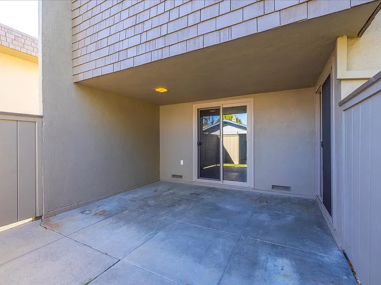 Plaza Apartments — Photo 14