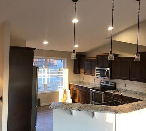 4th image of 23886 Opal St