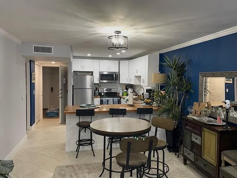 1516 S Lakeside Dr #107 — Photo 4
