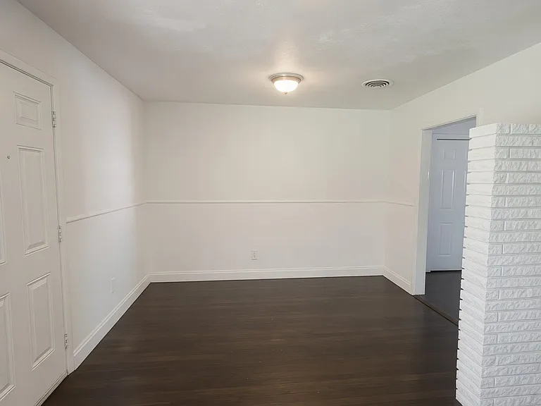 4904 Odessa Ave — Photo 9