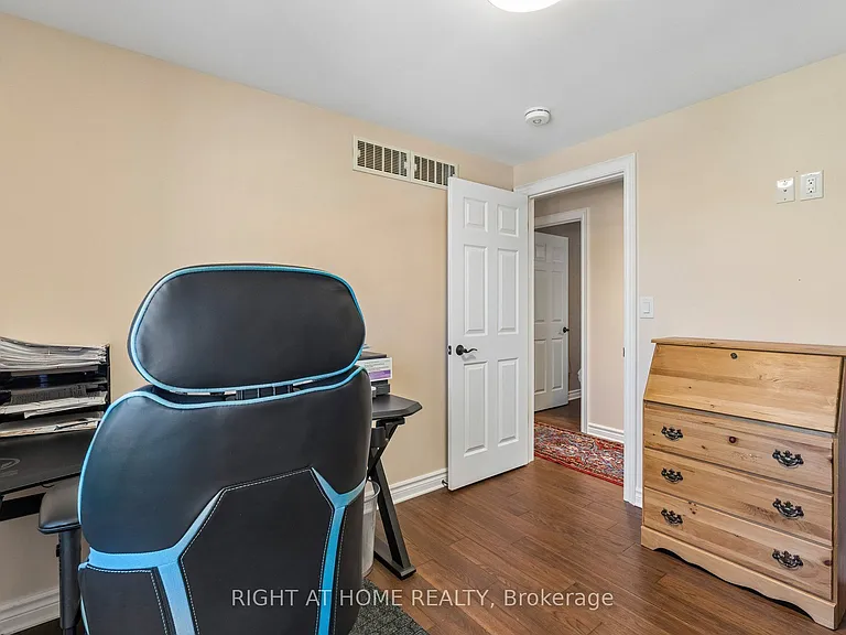 15 King St — Photo 25