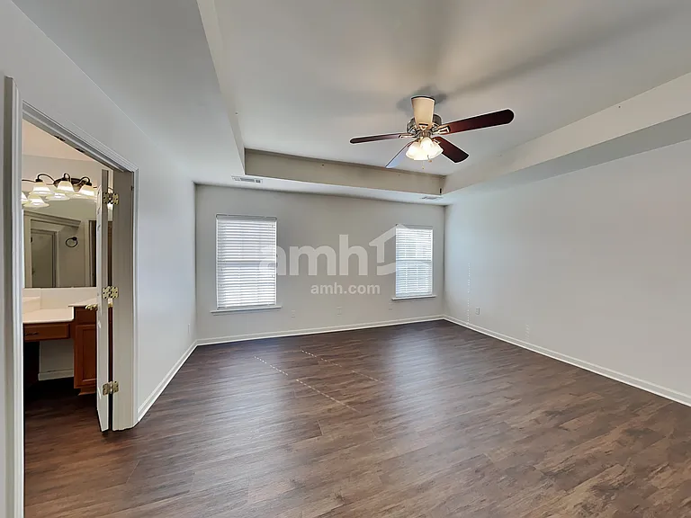 4059 Houldsworth Dr — Photo 11