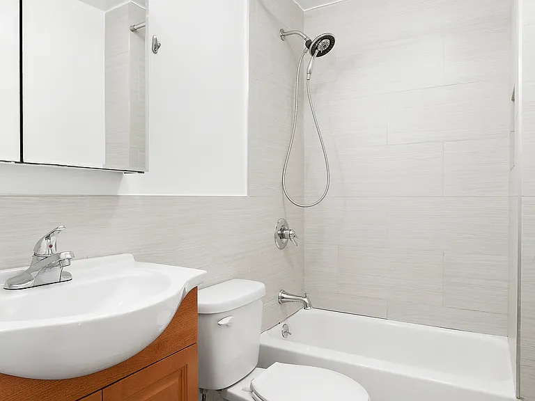 226 7th Ave #4R — Photo 10