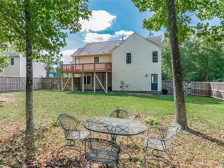 441 Battersea Ln — Photo 32