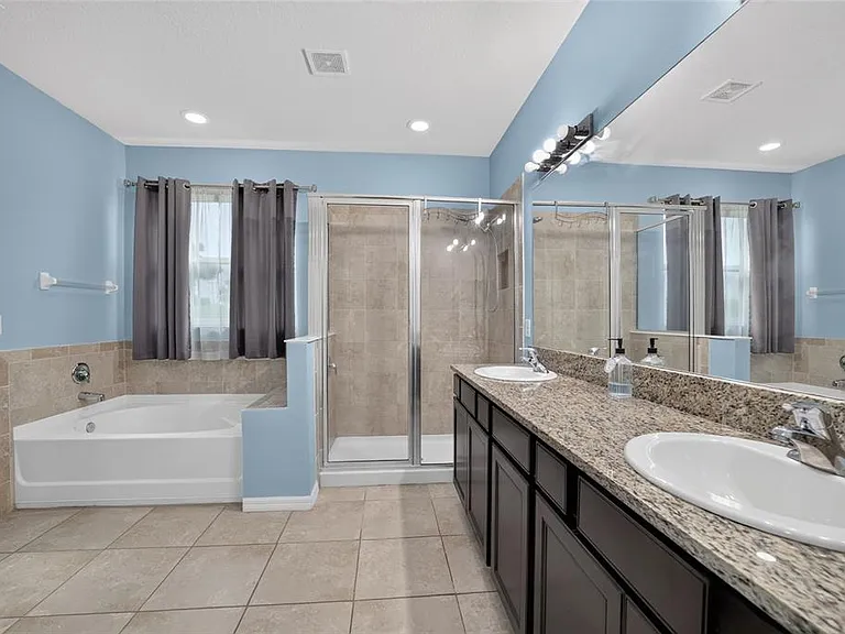 4572 SW 65th Pl — Photo 37