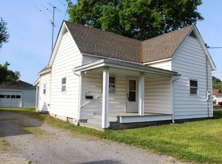 921 W Cherry St, Marion, IL 62959