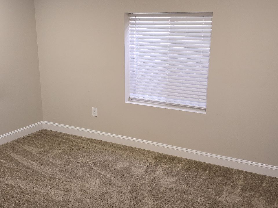 Large Bedroom: 15x13