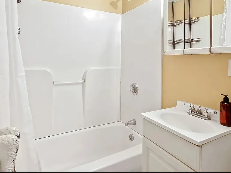 4 Haskell St #1A — Photo 9