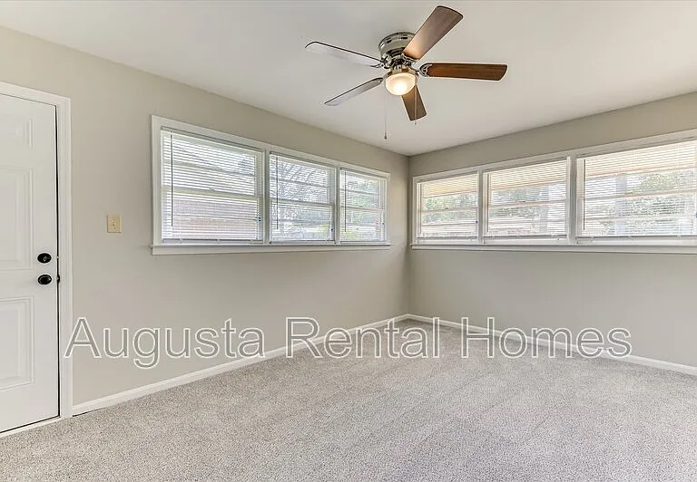 329 E View Dr — Photo 18