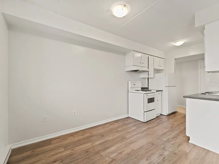 360 Caron Ave — Photo 13