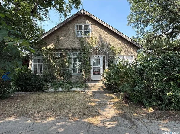 1014 Iroquois STREET W, Moose Jaw, SK S6H 5B8