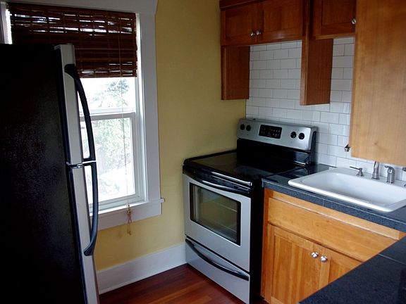 2nd image of 4763 N Lombard St APT 12