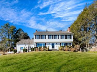 995 Bronson Rd, Fairfield, CT 06824