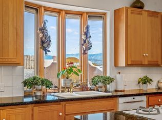 33 Calle Sinsonte, Santa Fe, NM 87507