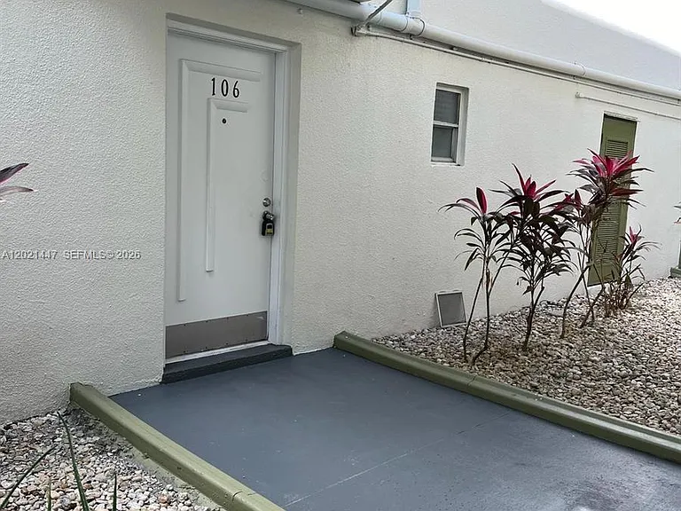 4235 N University Dr #106 — Photo 1