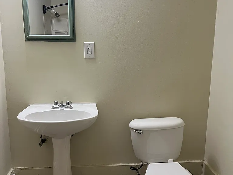 2411 Scovel St #A — Photo 11