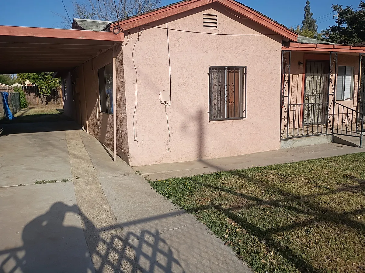 Building Photo - 2203 Gage St