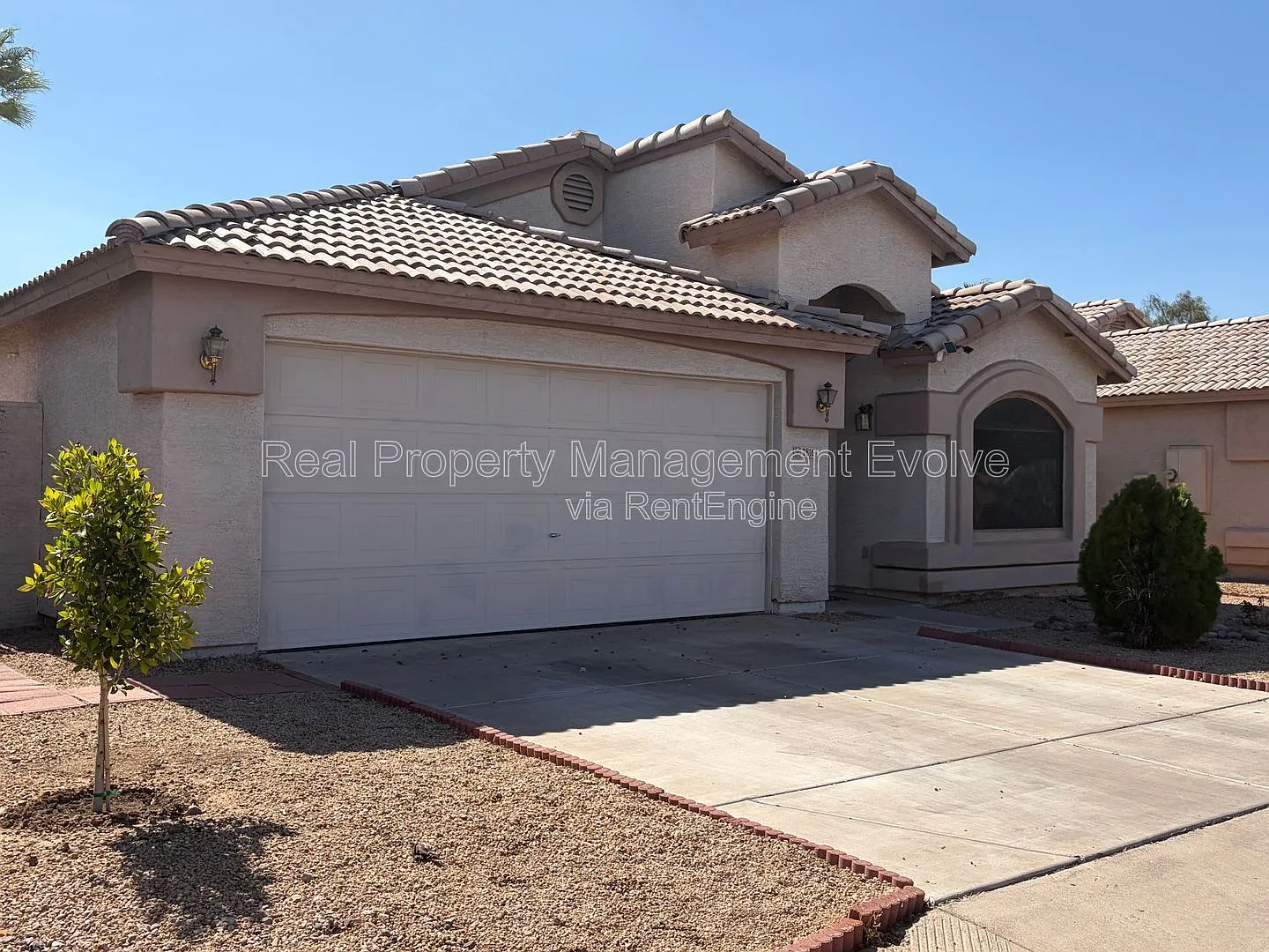 4 bed, 2.0 bath, 1871 sqft, $2,250 — Photo 3