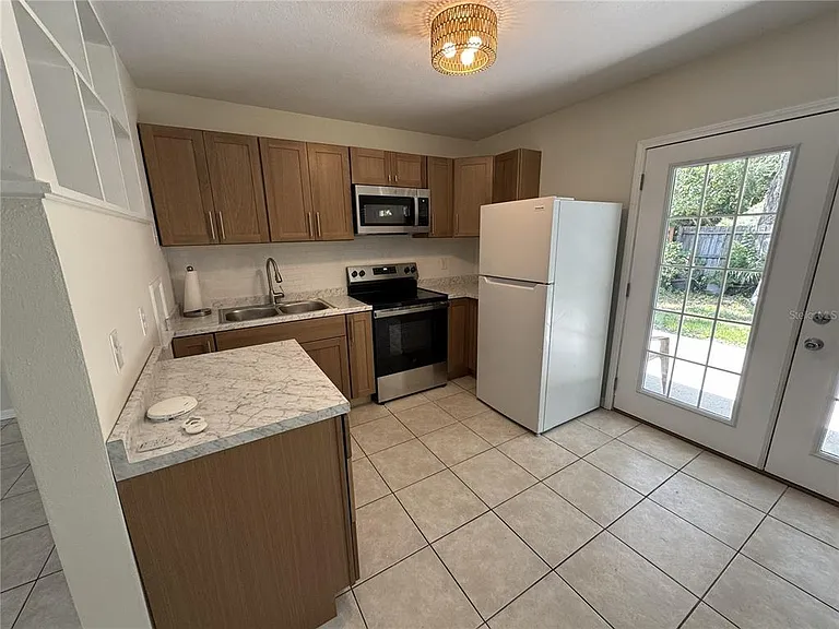 516 Laurel Rd W — Photo 5