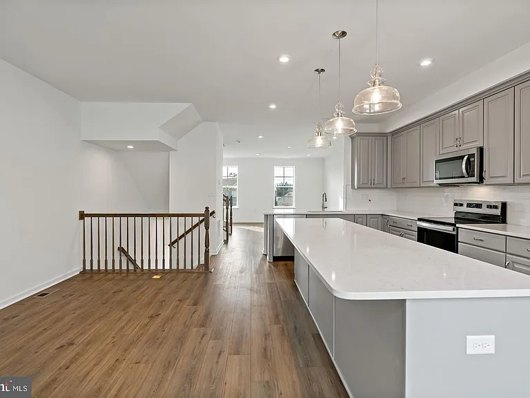 646 Hemsworth Ln — Photo 27